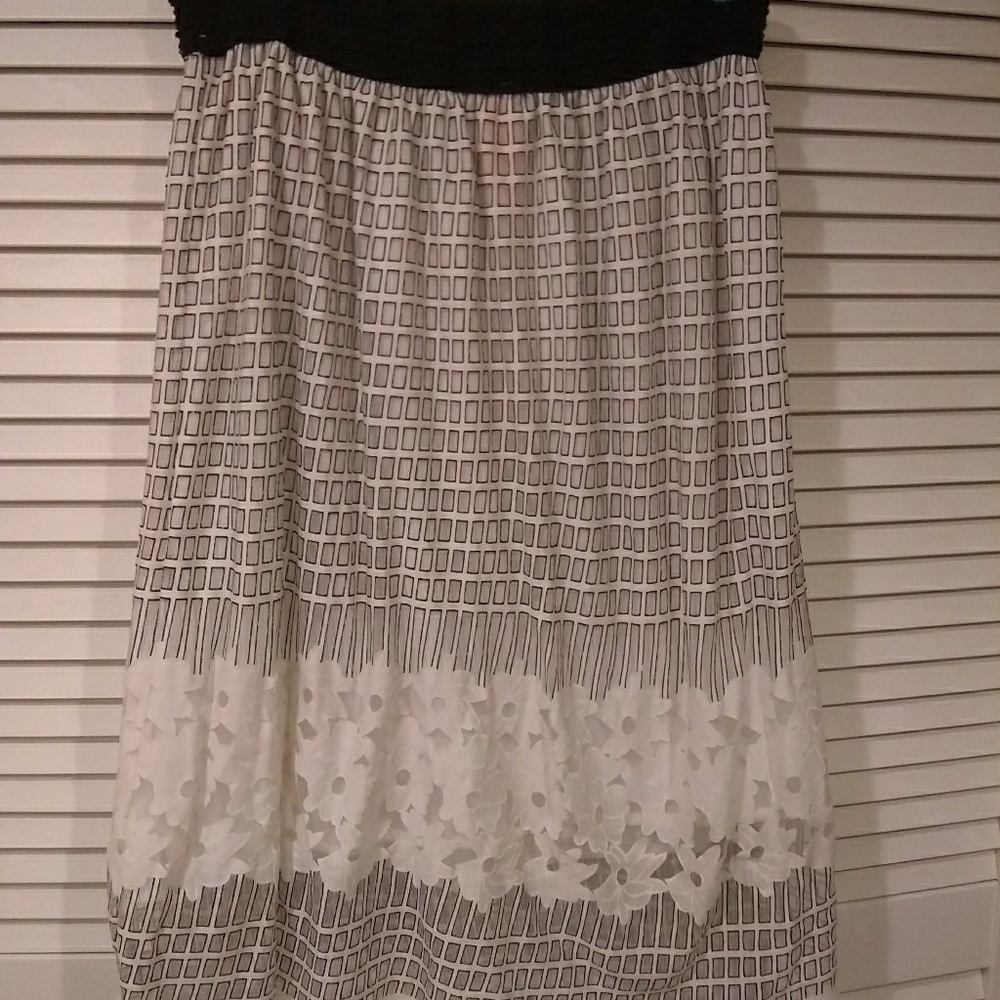 Black and white feminine skirt